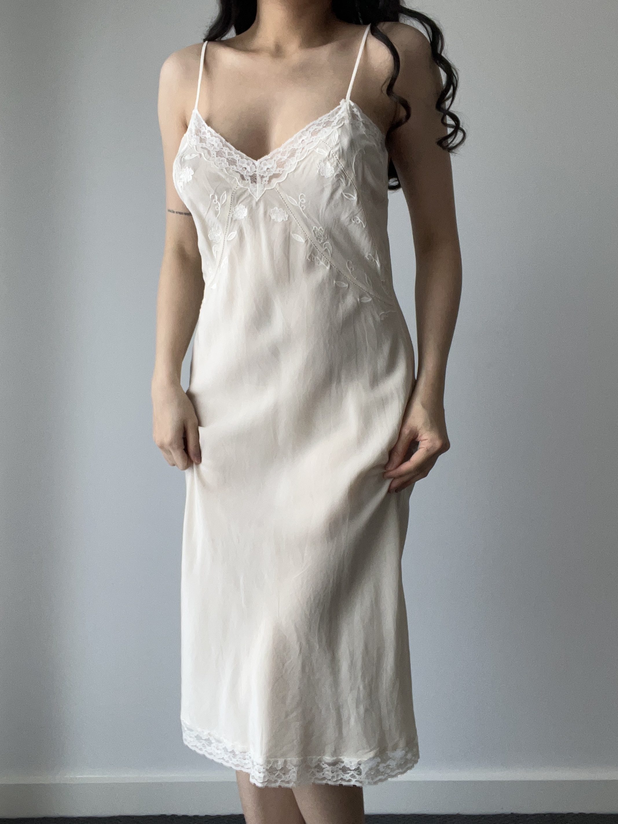Grecian gown, ivory — detail