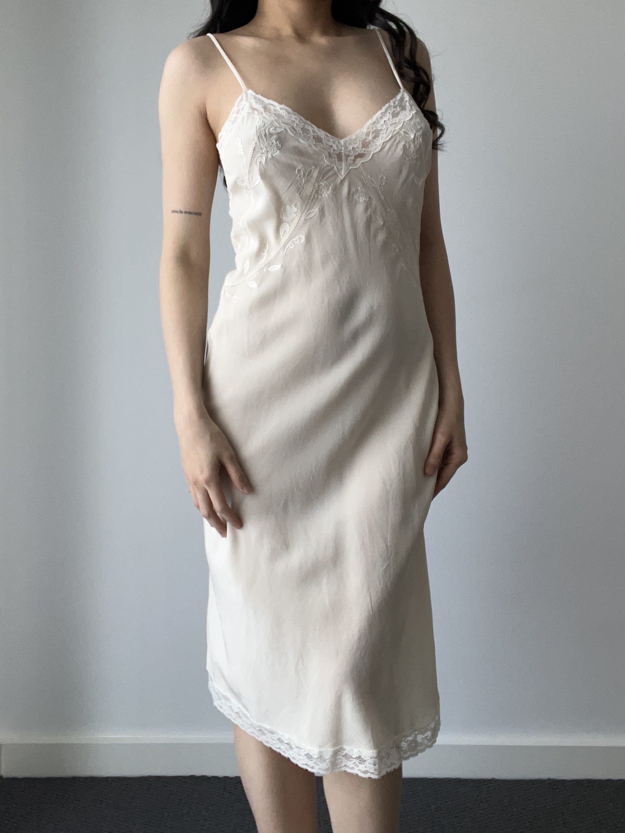 Grecian gown, ivory — detail