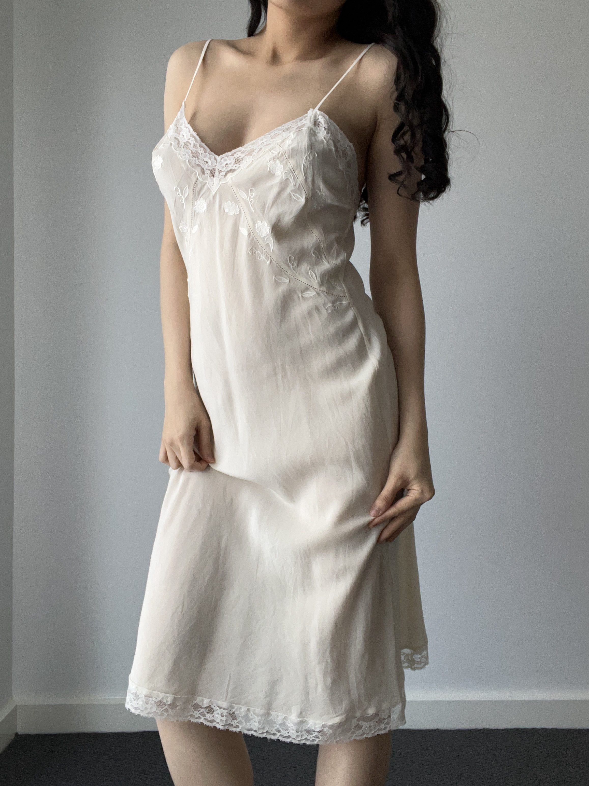 Grecian gown, ivory — detail