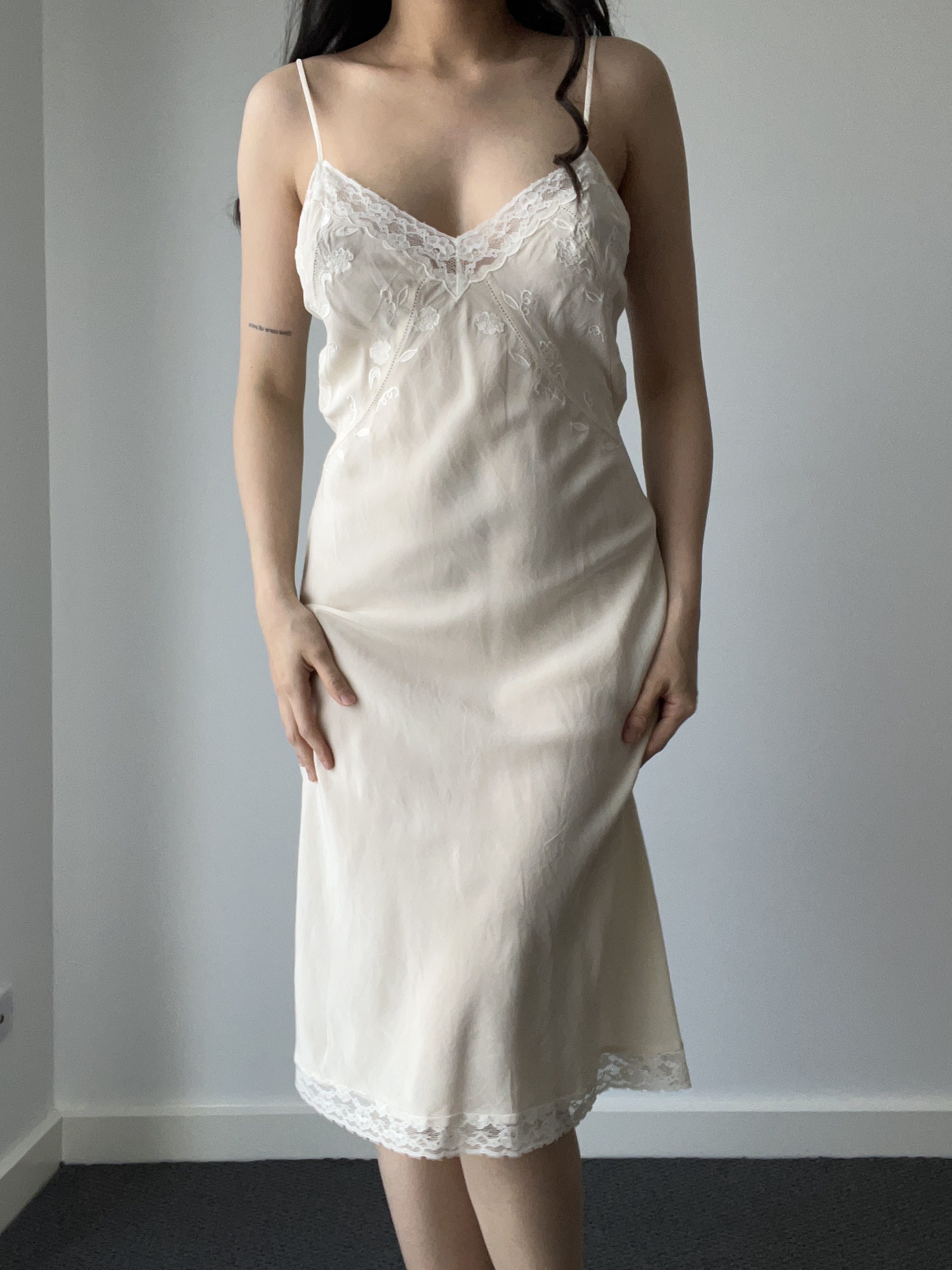 Grecian gown, ivory — detail