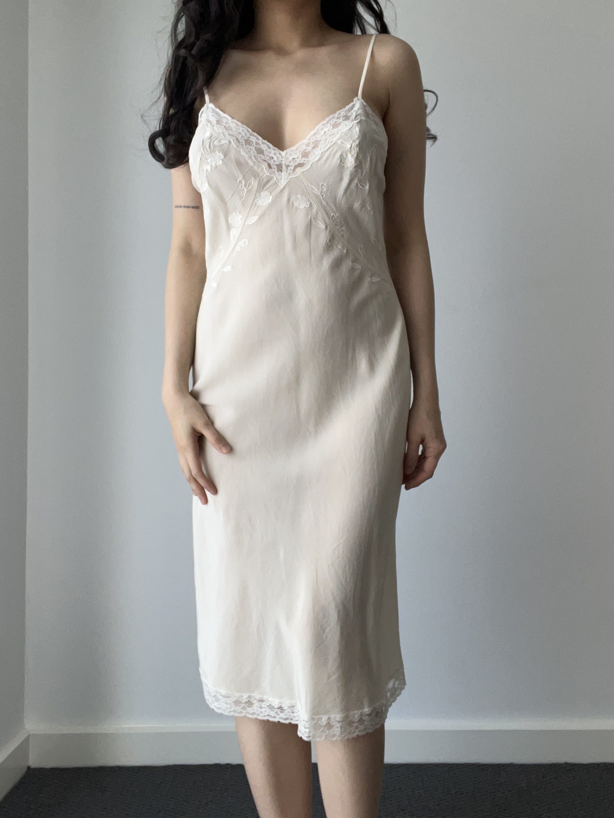 Grecian gown, ivory — detail