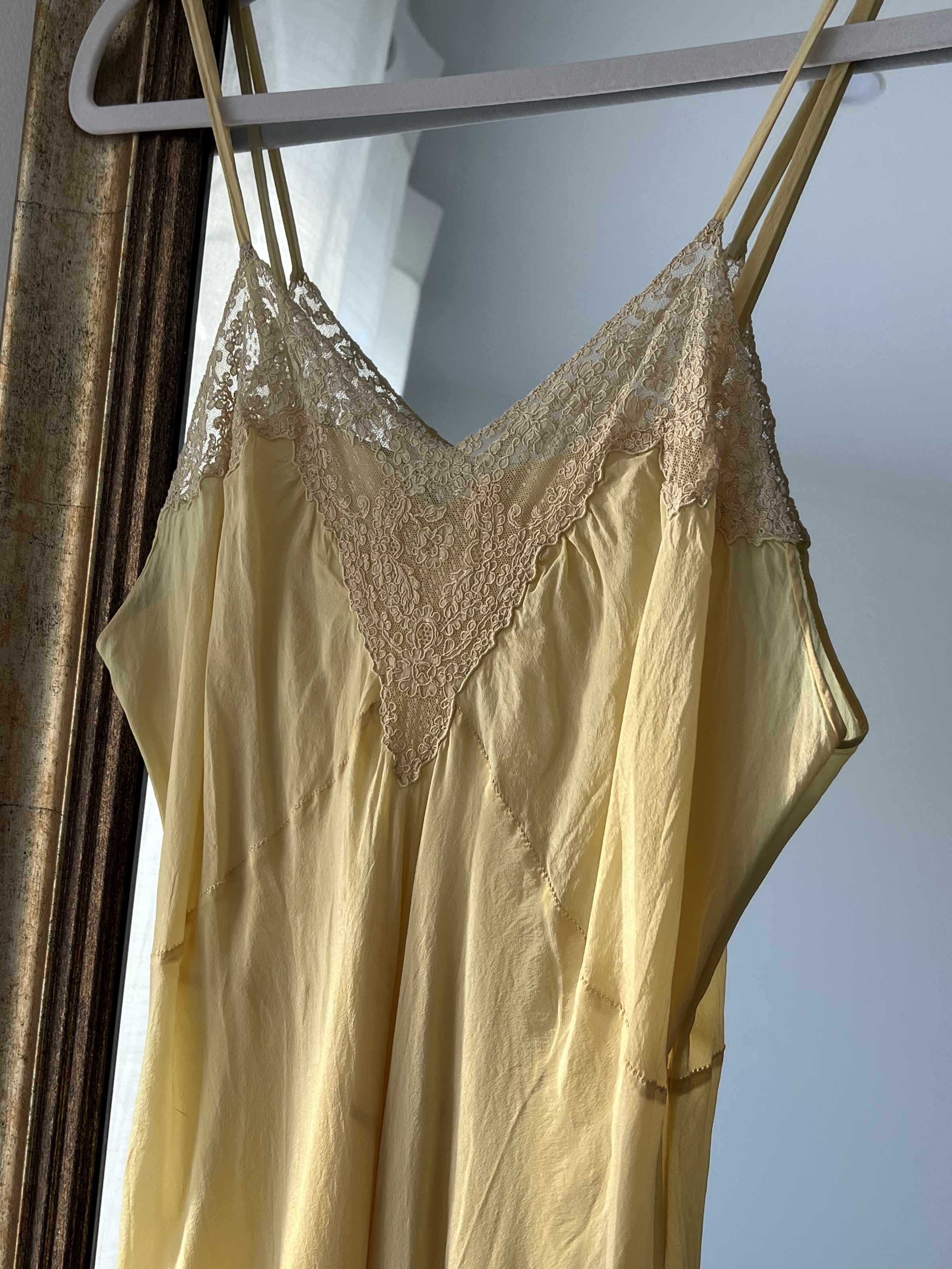Lace peignoir, ivory — detail