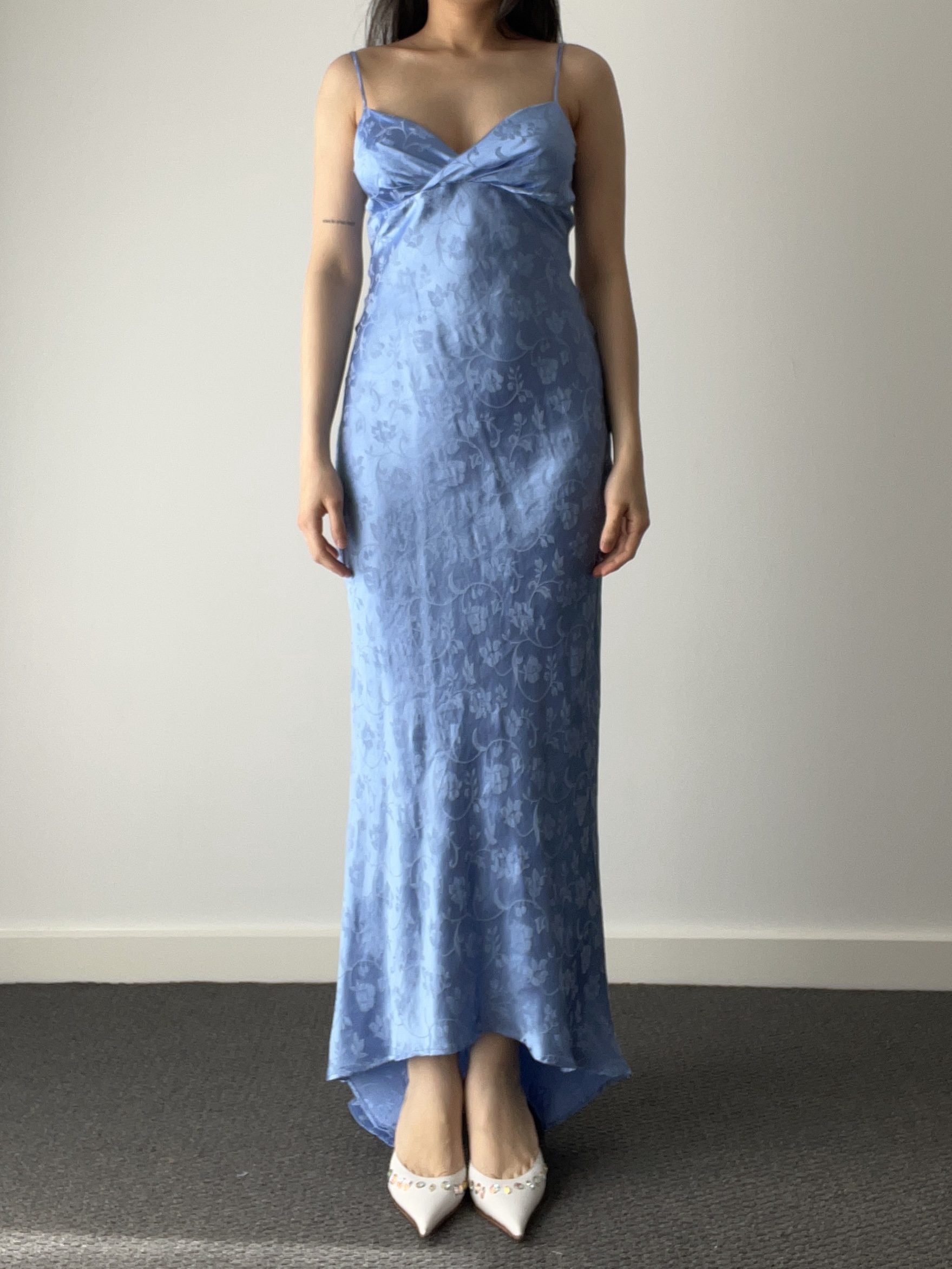 Short slip, lace bust — detail