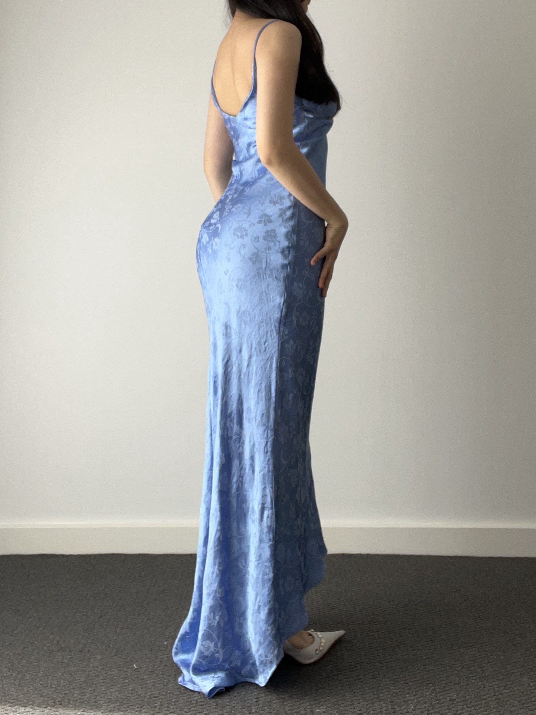 Short slip, lace bust — detail