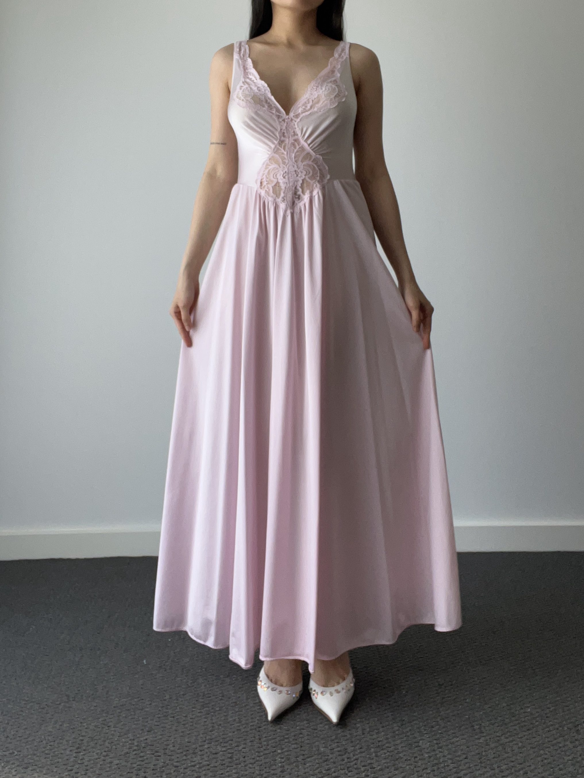 Nightgown, flutter sleeve — front