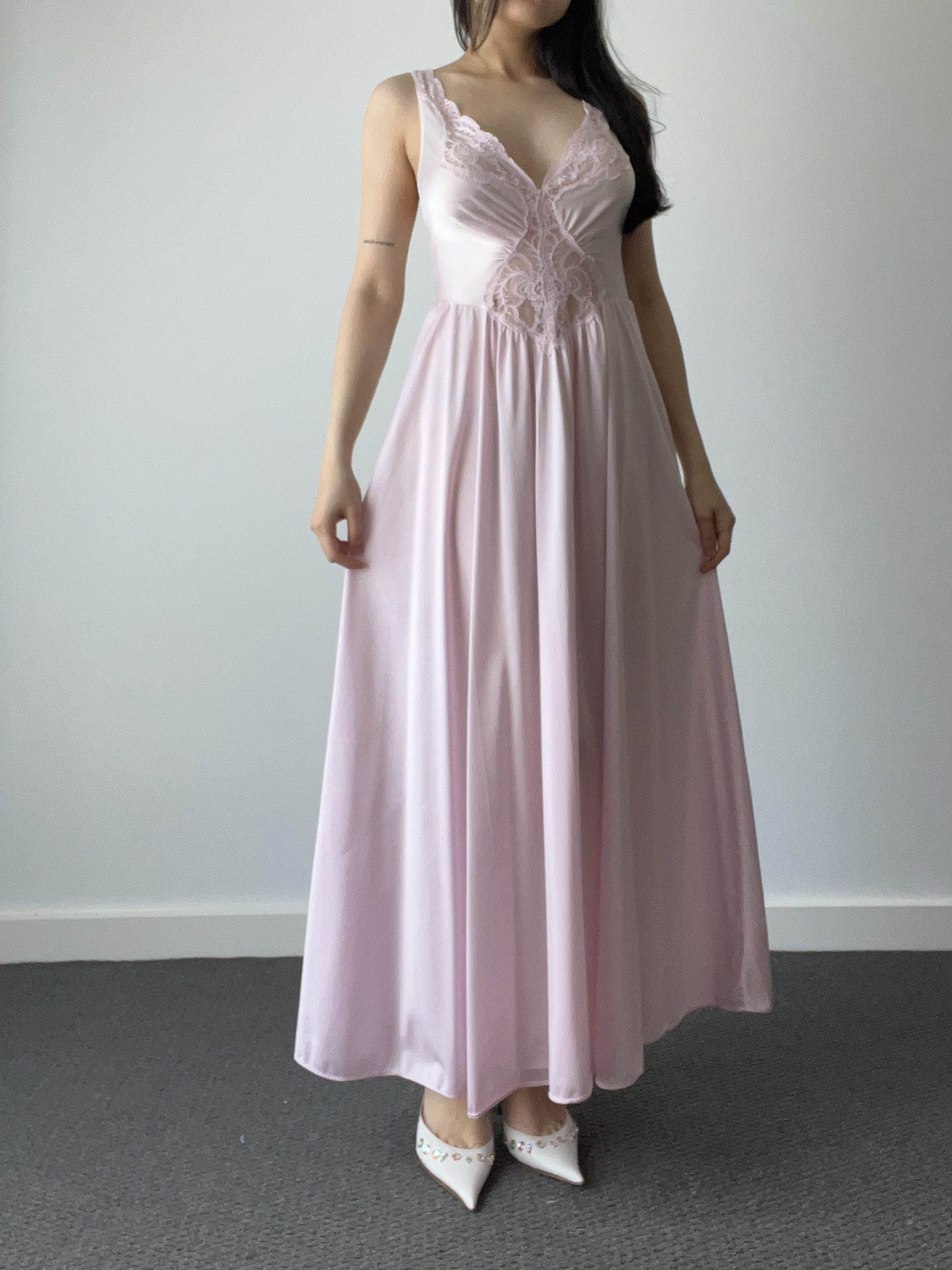 Nightgown, flutter sleeve — detail