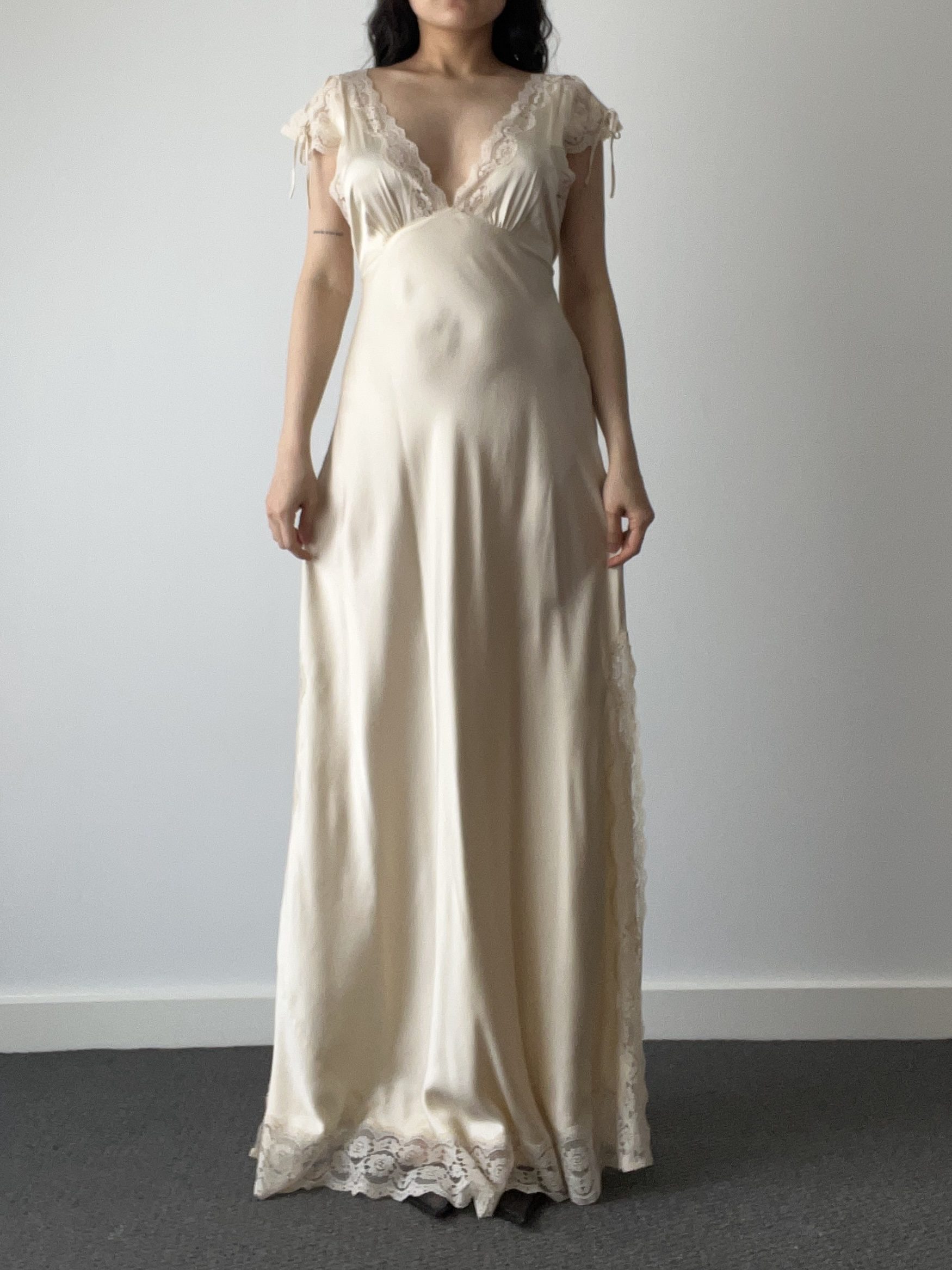 Vintage Bridal Ivory Pure Silk Floor-Length Gown with Lace Trim & Ribbon Ties — detail