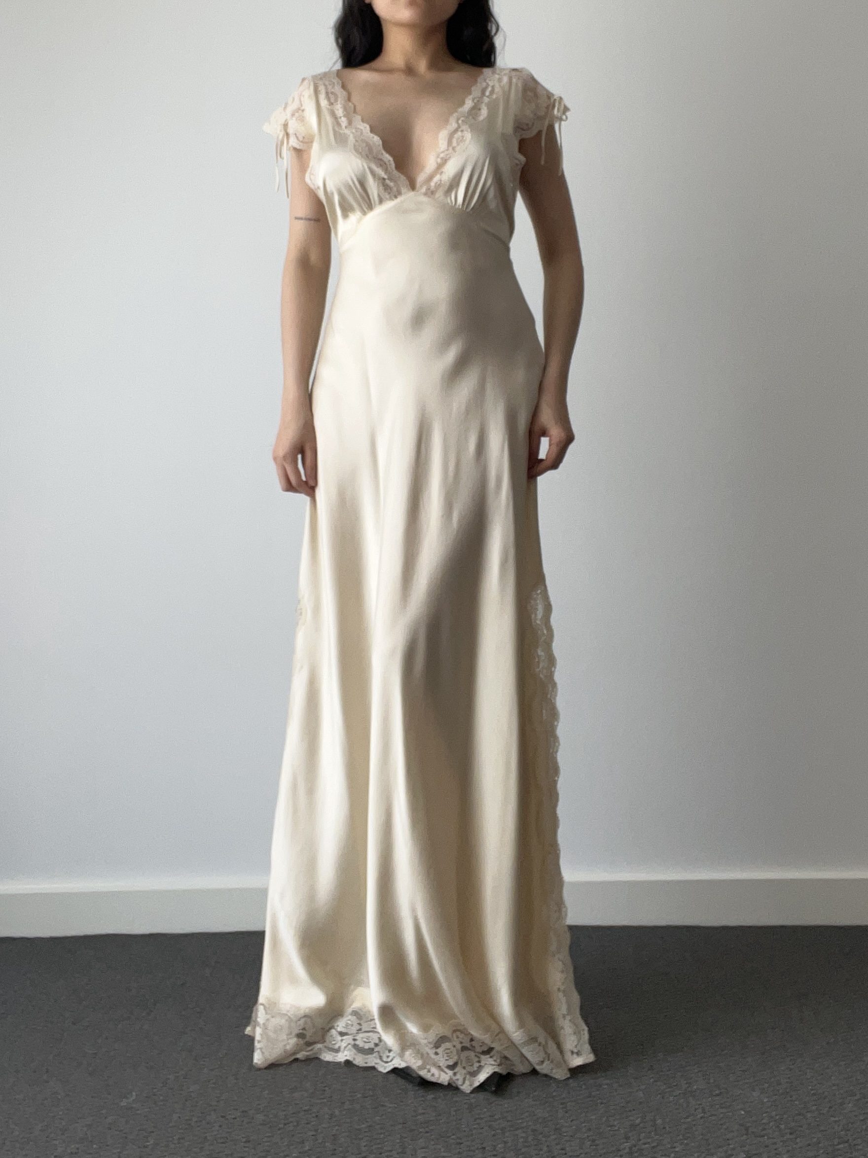 Vintage Bridal Ivory Pure Silk Floor-Length Gown with Lace Trim & Ribbon Ties — detail