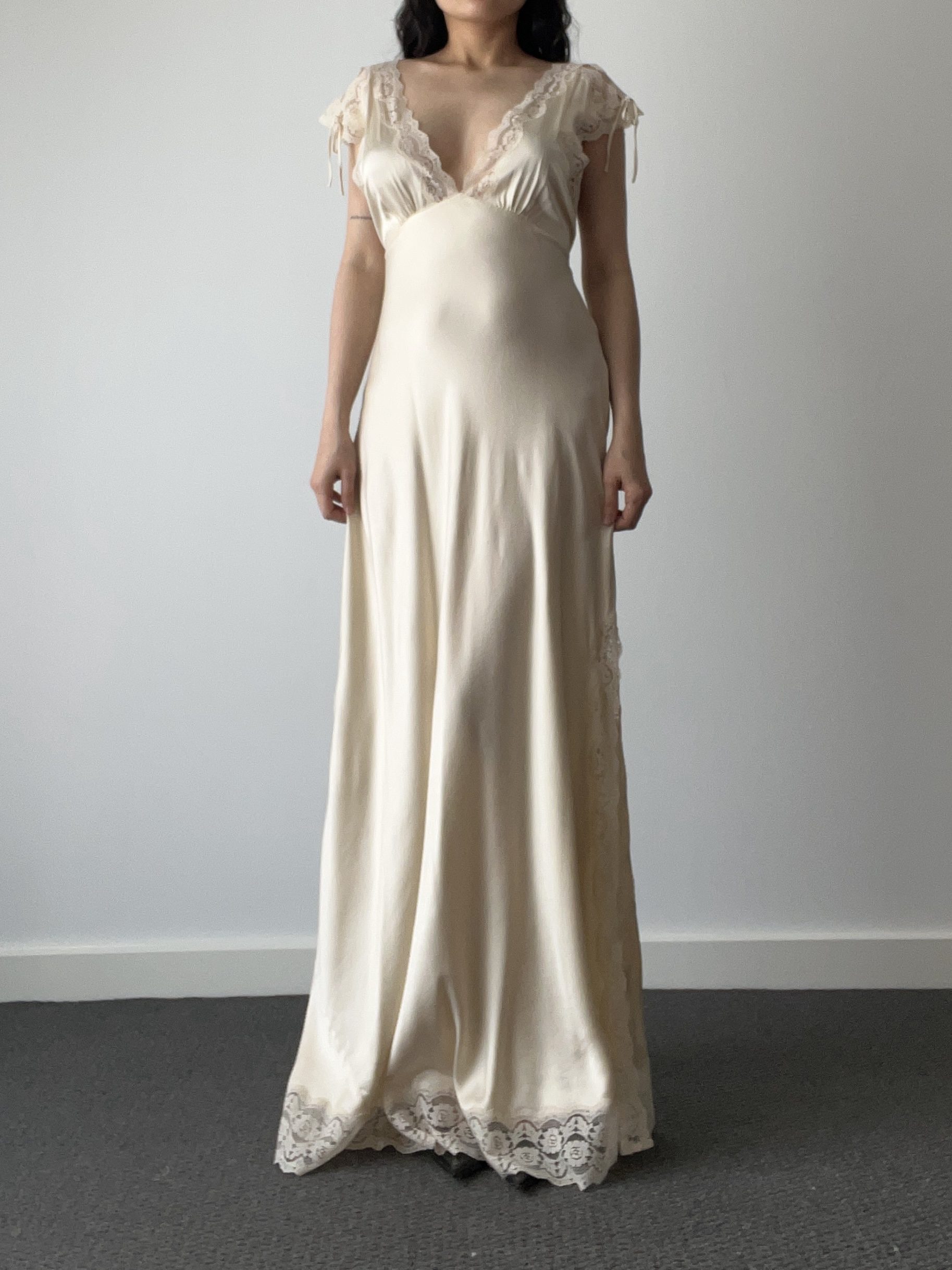 Vintage Bridal Ivory Pure Silk Floor-Length Gown with Lace Trim & Ribbon Ties — detail