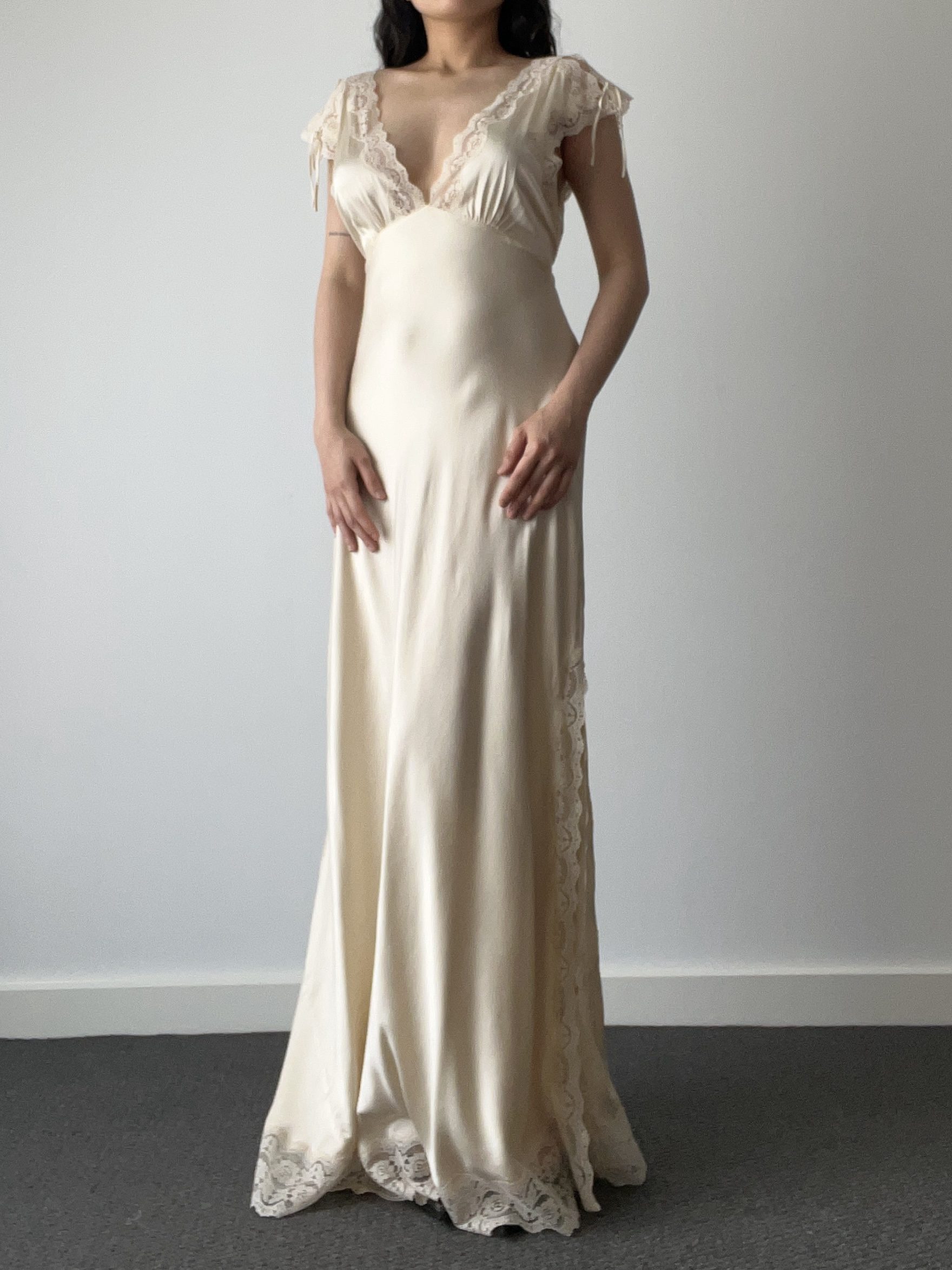 Vintage Bridal Ivory Pure Silk Floor-Length Gown with Lace Trim & Ribbon Ties